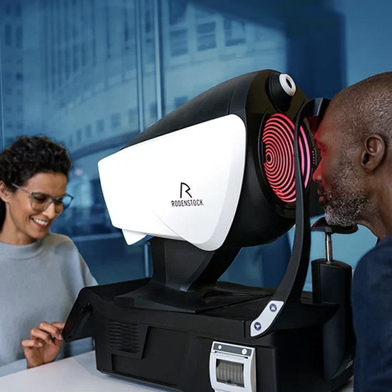 Man doet een oogmeting